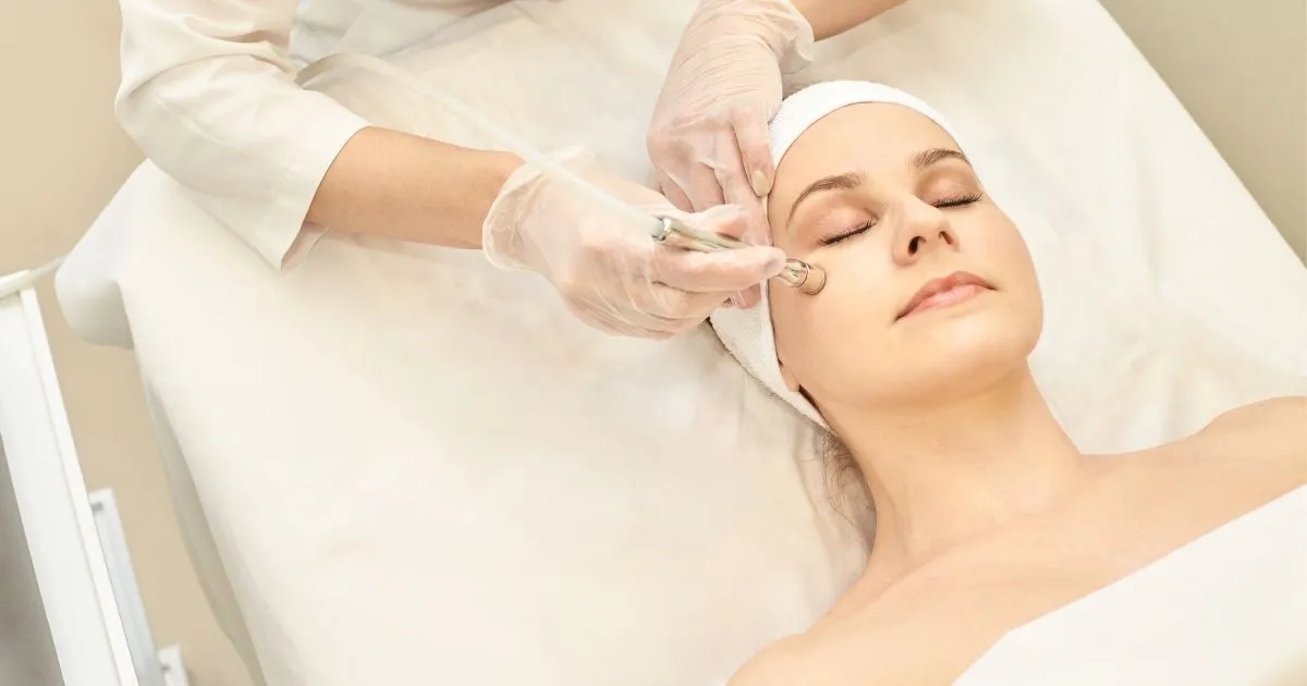 DiamondGlow Facial for Dry skin at a professional spa in Knoxville, TN